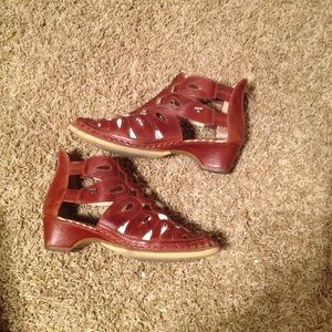 Ankle-boot stlyle sandals